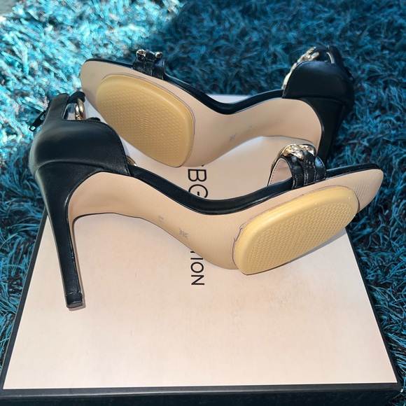 Brand New BCBGeneration Chain sandal. ๐ค๐ - Picture 5 of 6